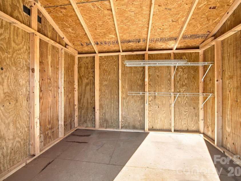 1829 Kenmore Drive, Statesville, NC 28625.  MLS# CAR4426962, YatesRealty ID 52207. 