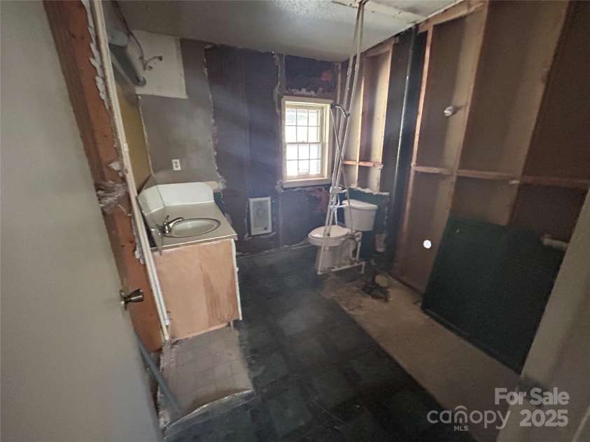 10625 Cool Springs Road, Woodleaf, NC 27054.  MLS# CAR4245283, YatesRealty ID 5221. Bath