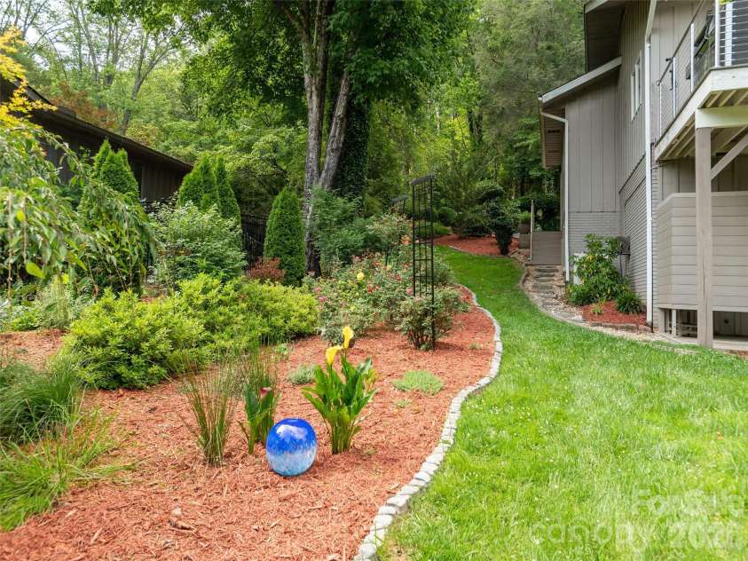 30 Fairway Drive, Etowah, NC 28729.  MLS# CAR4426945, YatesRealty ID 52211. 