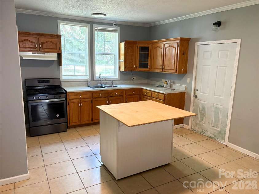 37 Sixth Street, York, SC 29745.  MLS# CAR4426335, YatesRealty ID 52212. 