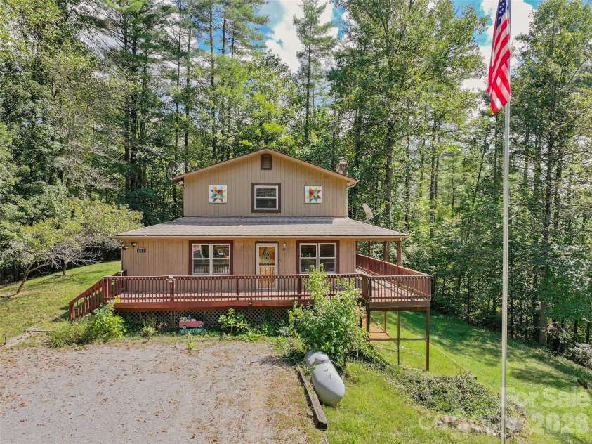 885 Rustic Heights Road, Waynesville, NC 28785.  MLS# CAR4426982, YatesRealty ID 52216. 