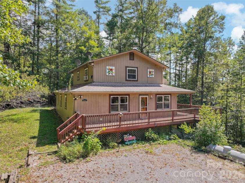 885 Rustic Heights Road, Waynesville, NC 28785.  MLS# CAR4426982, YatesRealty ID 52216. 