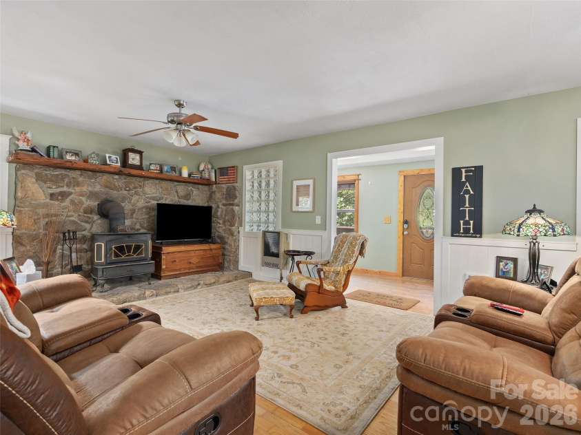 885 Rustic Heights Road, Waynesville, NC 28785.  MLS# CAR4426982, YatesRealty ID 52216. 
