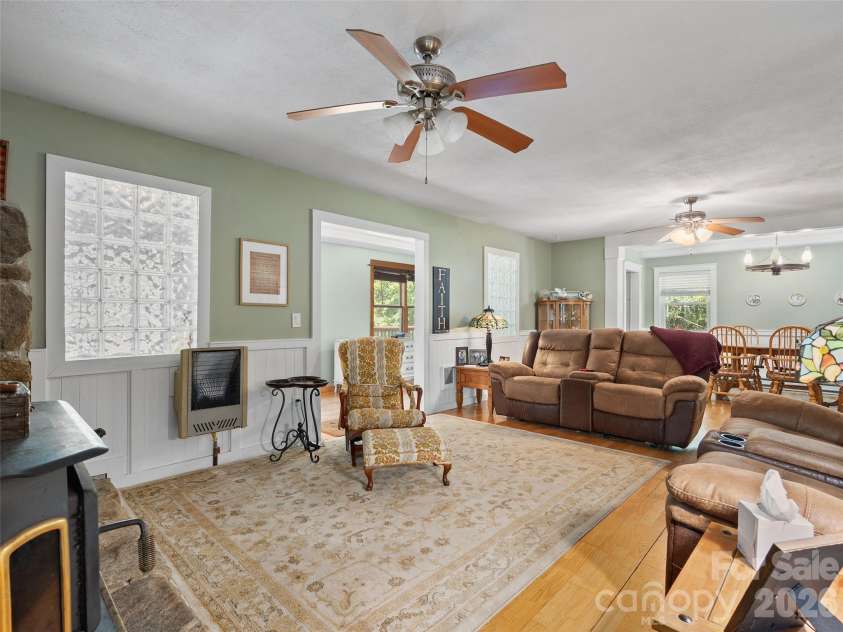 885 Rustic Heights Road, Waynesville, NC 28785.  MLS# CAR4426982, YatesRealty ID 52216. 