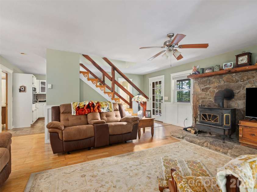 885 Rustic Heights Road, Waynesville, NC 28785.  MLS# CAR4426982, YatesRealty ID 52216. 