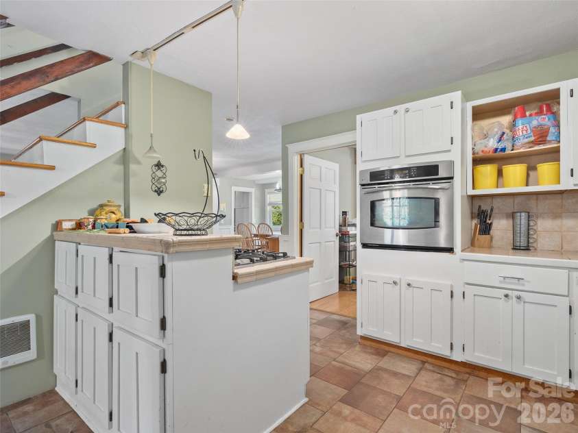 885 Rustic Heights Road, Waynesville, NC 28785.  MLS# CAR4426982, YatesRealty ID 52216. 