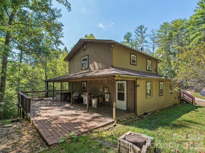 885 Rustic Heights Road, Waynesville, NC 28785.  MLS# CAR4426982, YatesRealty ID 52216. 