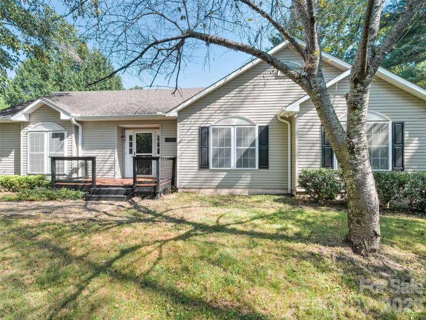 126 Ridgeline Road, Clyde, NC 28721.  MLS# CAR4427000, YatesRealty ID 52217. 