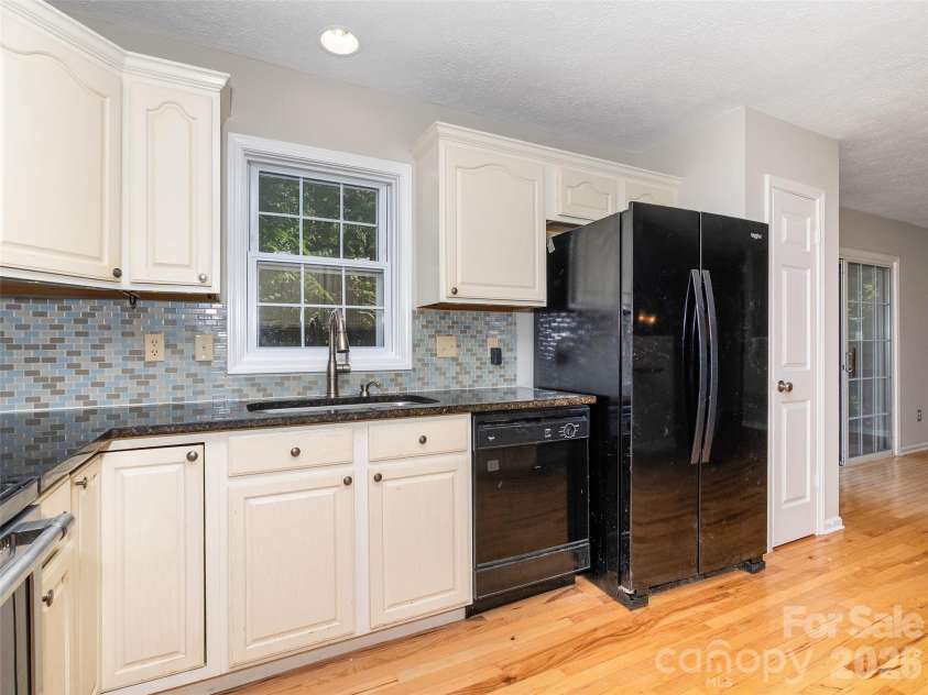126 Ridgeline Road, Clyde, NC 28721.  MLS# CAR4427000, YatesRealty ID 52217. 