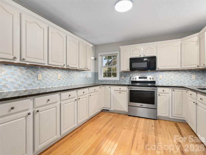 126 Ridgeline Road, Clyde, NC 28721.  MLS# CAR4427000, YatesRealty ID 52217. 