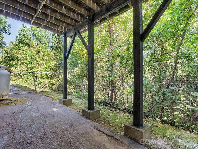 126 Ridgeline Road, Clyde, NC 28721.  MLS# CAR4427000, YatesRealty ID 52217. 
