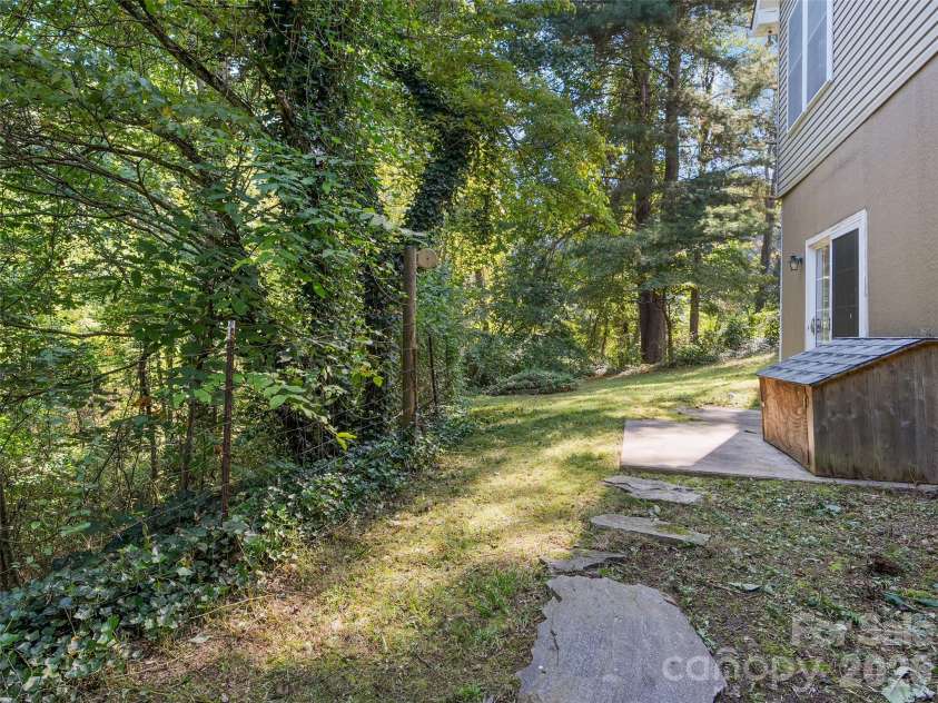 126 Ridgeline Road, Clyde, NC 28721.  MLS# CAR4427000, YatesRealty ID 52217. 
