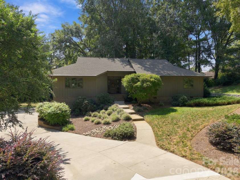104 Buckingham Place, Salisbury, NC 28144.  MLS# CAR4427022, YatesRealty ID 52218. 