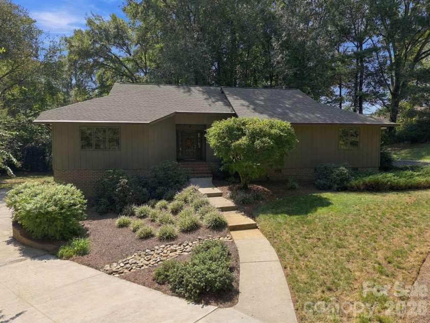 104 Buckingham Place, Salisbury, NC 28144.  MLS# CAR4427022, YatesRealty ID 52218. 