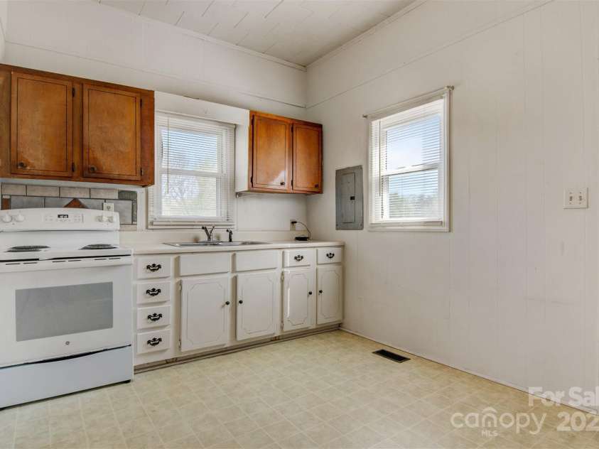 60 Duke Street, Granite Falls, NC 28630.  MLS# CAR4238766, YatesRealty ID 5222. 