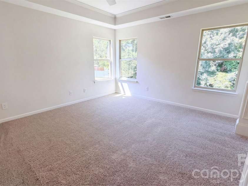 3807 Ernie Drive, Charlotte, NC 28269.  MLS# CAR4427050, YatesRealty ID 52229. 