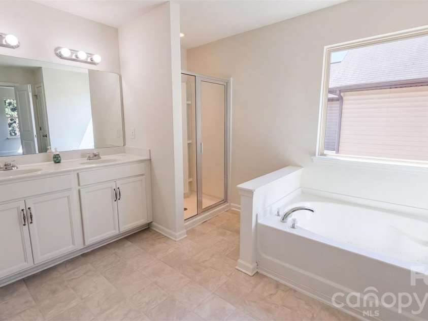 3807 Ernie Drive, Charlotte, NC 28269.  MLS# CAR4427050, YatesRealty ID 52229. 