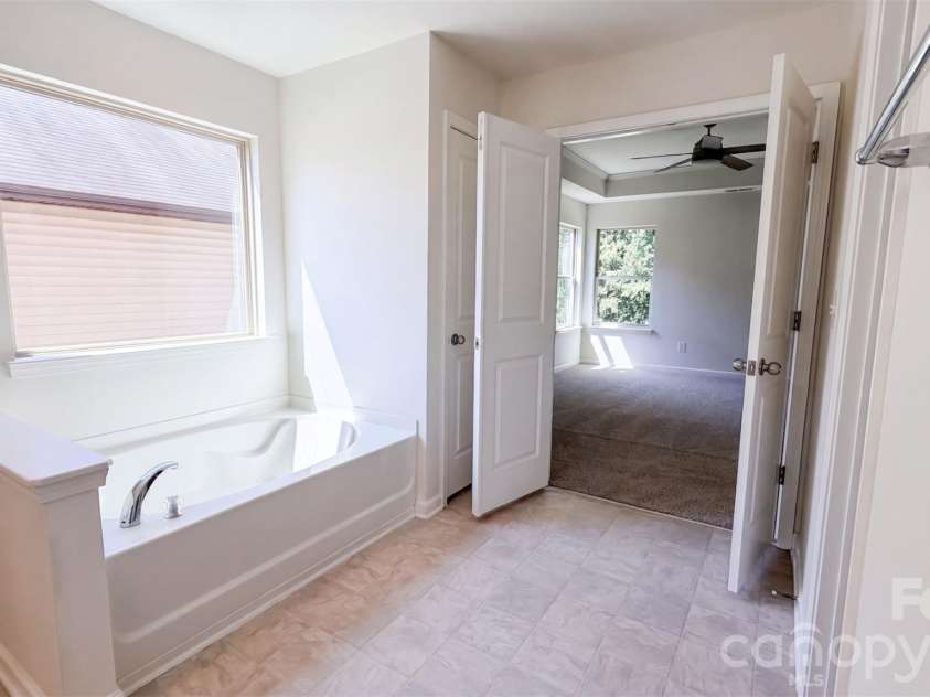 3807 Ernie Drive, Charlotte, NC 28269.  MLS# CAR4427050, YatesRealty ID 52229. 