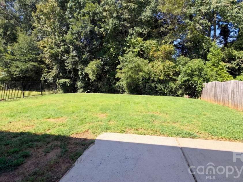 3807 Ernie Drive, Charlotte, NC 28269.  MLS# CAR4427050, YatesRealty ID 52229. 