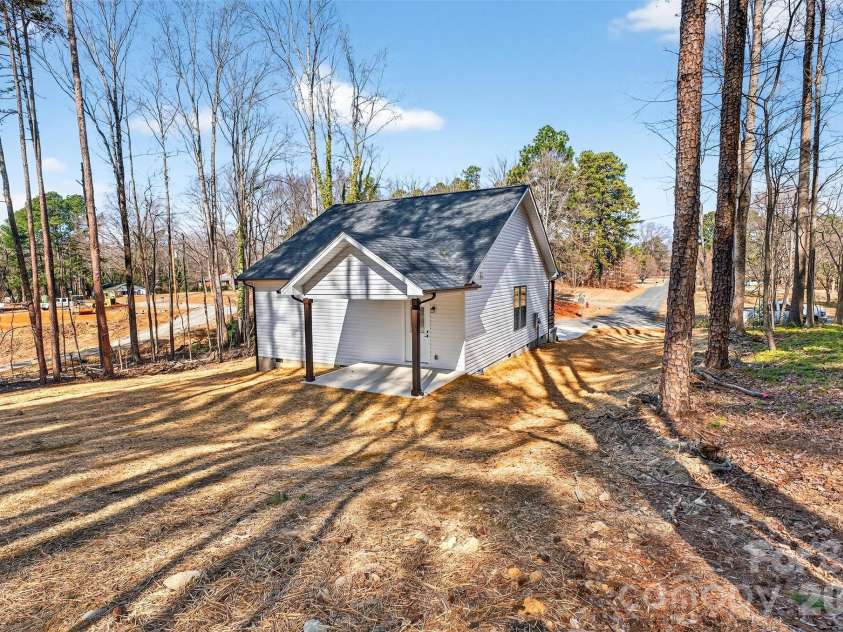 214 Knollwood Circle, Albemarle, NC 28001.  MLS# CAR4334162, YatesRealty ID 5223. 