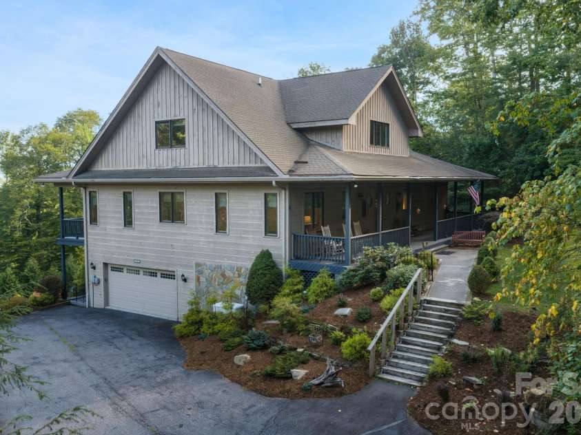 4968 Hickory Nut Gap Road, Banner Elk, NC 28604.  MLS# CAR4424631, YatesRealty ID 52234. 