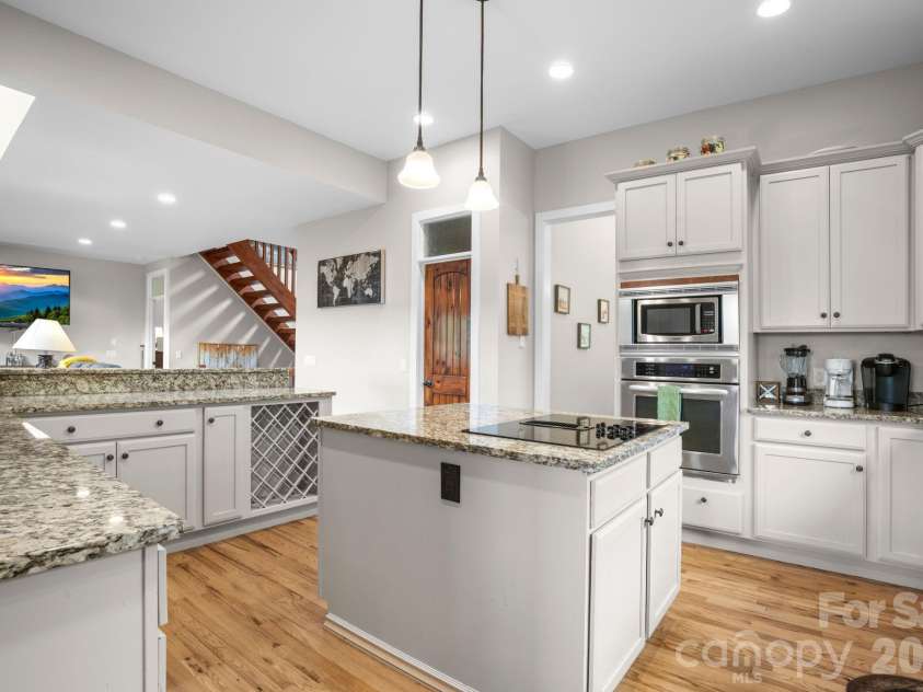 4968 Hickory Nut Gap Road, Banner Elk, NC 28604.  MLS# CAR4424631, YatesRealty ID 52234. 