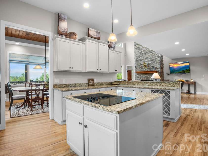 4968 Hickory Nut Gap Road, Banner Elk, NC 28604.  MLS# CAR4424631, YatesRealty ID 52234. 