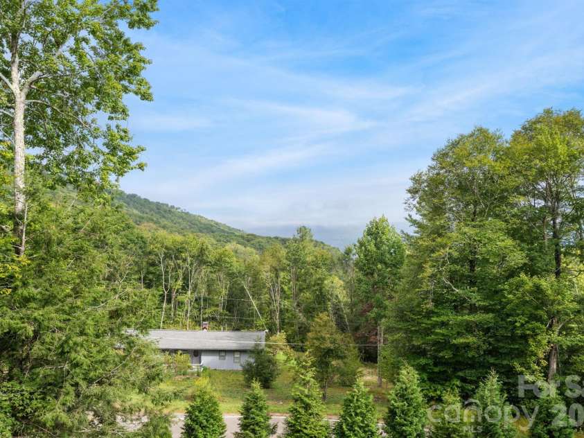 4968 Hickory Nut Gap Road, Banner Elk, NC 28604.  MLS# CAR4424631, YatesRealty ID 52234. 