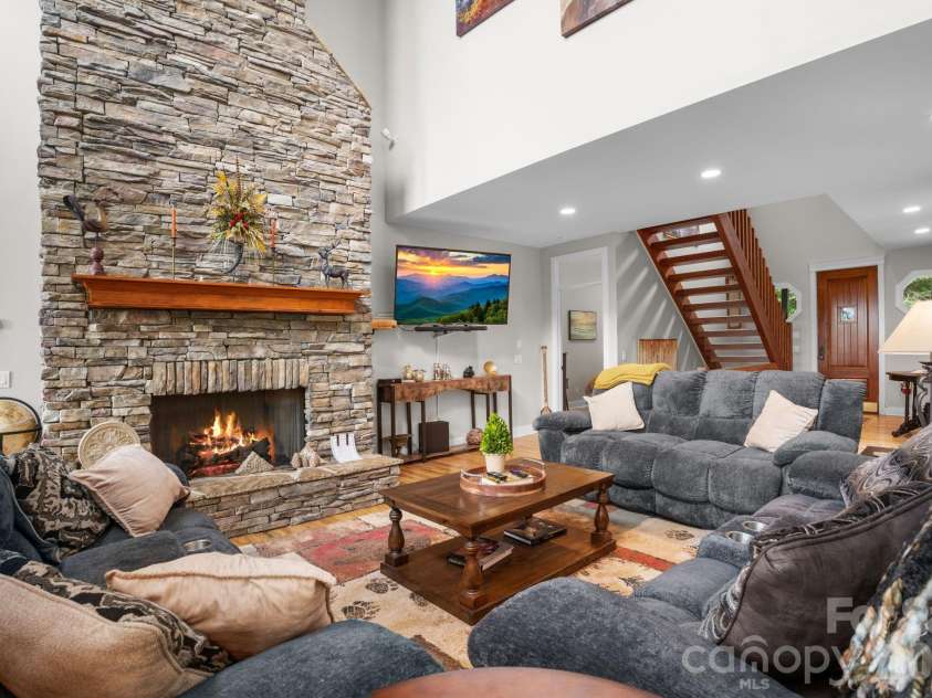 4968 Hickory Nut Gap Road, Banner Elk, NC 28604.  MLS# CAR4424631, YatesRealty ID 52234. 
