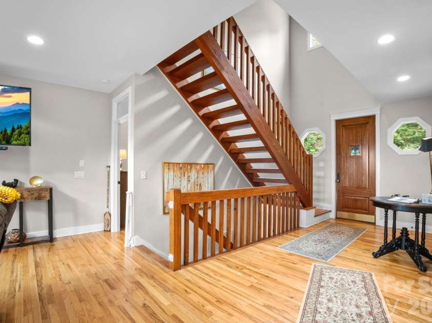 4968 Hickory Nut Gap Road, Banner Elk, NC 28604.  MLS# CAR4424631, YatesRealty ID 52234. 