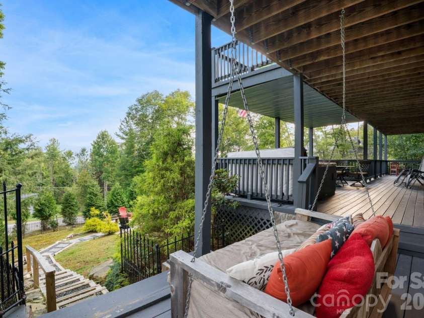 4968 Hickory Nut Gap Road, Banner Elk, NC 28604.  MLS# CAR4424631, YatesRealty ID 52234. 