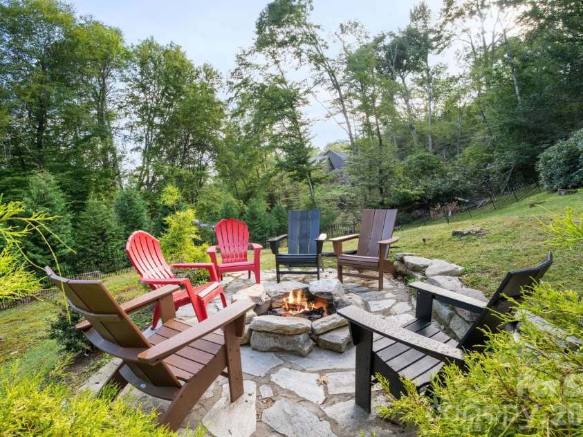 4968 Hickory Nut Gap Road, Banner Elk, NC 28604.  MLS# CAR4424631, YatesRealty ID 52234. 