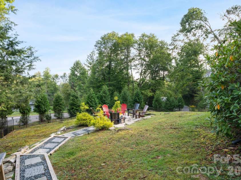 4968 Hickory Nut Gap Road, Banner Elk, NC 28604.  MLS# CAR4424631, YatesRealty ID 52234. 