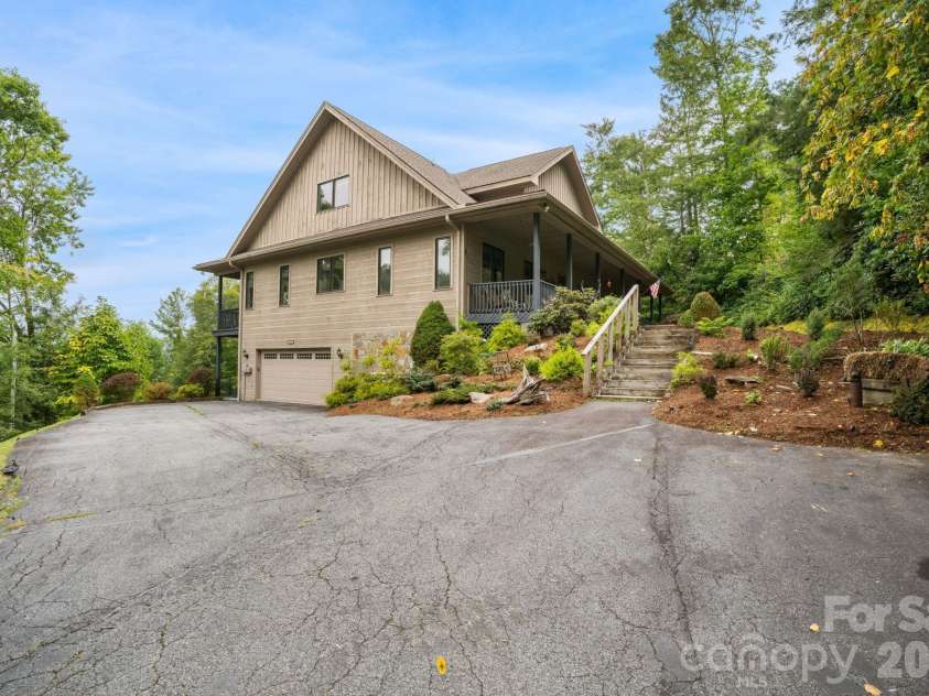 4968 Hickory Nut Gap Road, Banner Elk, NC 28604.  MLS# CAR4424631, YatesRealty ID 52234. 