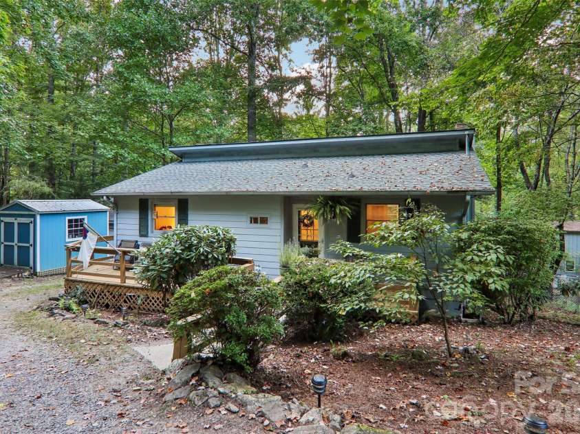 64 Blue Jay Loop, Maggie Valley, NC 28751.  MLS# CAR4423749, YatesRealty ID 52235. 