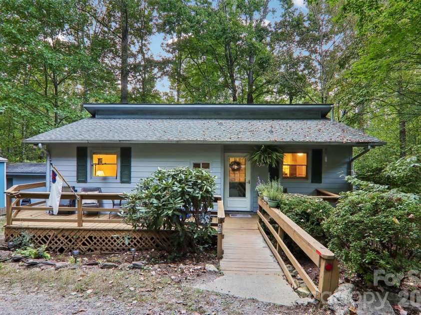 64 Blue Jay Loop, Maggie Valley, NC 28751.  MLS# CAR4423749, YatesRealty ID 52235. 