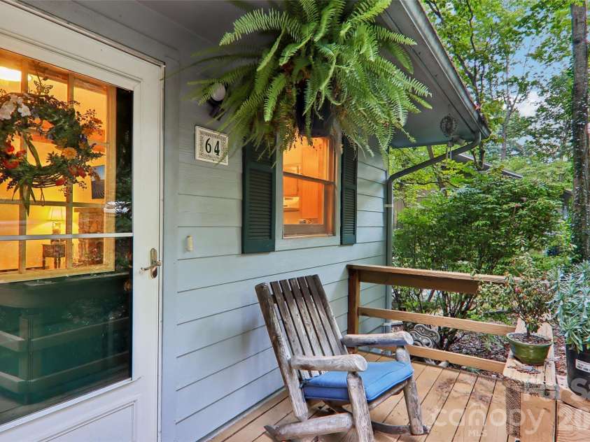 64 Blue Jay Loop, Maggie Valley, NC 28751.  MLS# CAR4423749, YatesRealty ID 52235. 