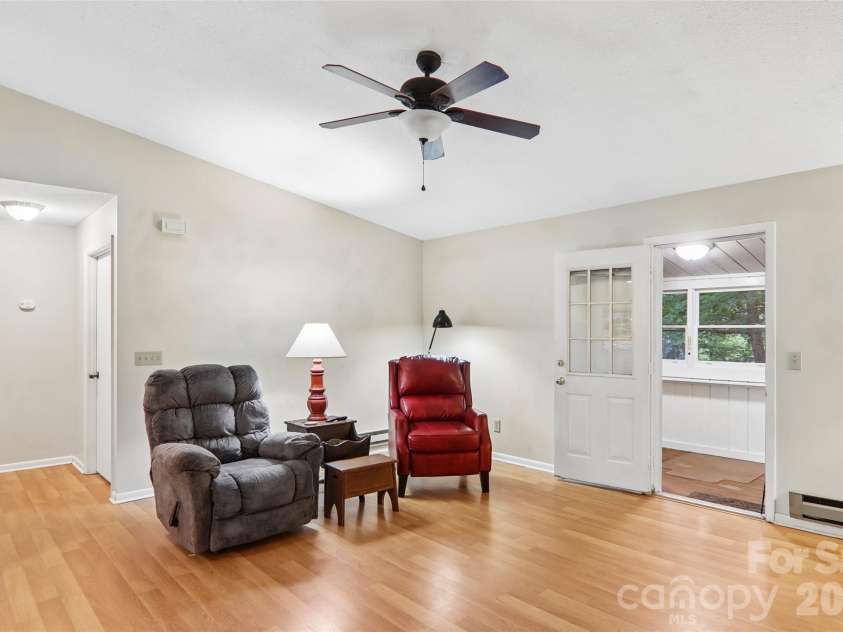 64 Blue Jay Loop, Maggie Valley, NC 28751.  MLS# CAR4423749, YatesRealty ID 52235. 