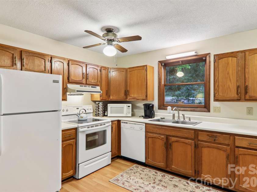 64 Blue Jay Loop, Maggie Valley, NC 28751.  MLS# CAR4423749, YatesRealty ID 52235. 