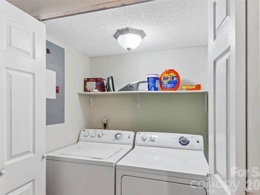 64 Blue Jay Loop, Maggie Valley, NC 28751.  MLS# CAR4423749, YatesRealty ID 52235. 