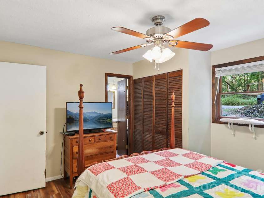 64 Blue Jay Loop, Maggie Valley, NC 28751.  MLS# CAR4423749, YatesRealty ID 52235. 