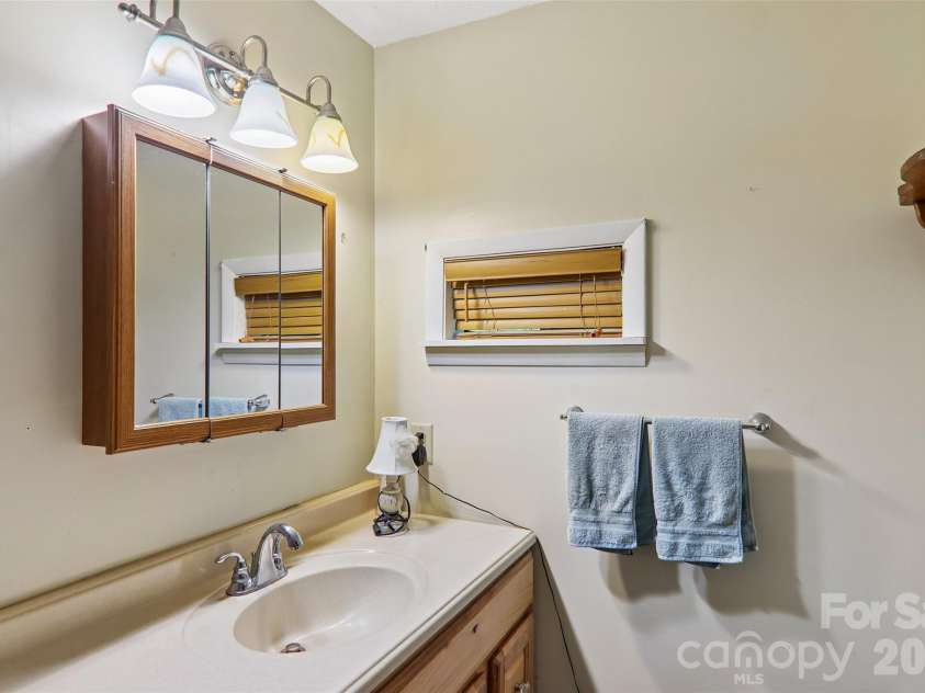 64 Blue Jay Loop, Maggie Valley, NC 28751.  MLS# CAR4423749, YatesRealty ID 52235. 