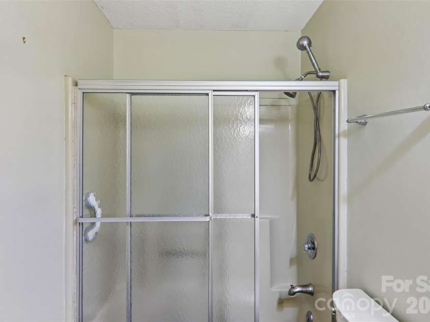 64 Blue Jay Loop, Maggie Valley, NC 28751.  MLS# CAR4423749, YatesRealty ID 52235. 