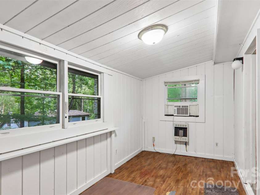 64 Blue Jay Loop, Maggie Valley, NC 28751.  MLS# CAR4423749, YatesRealty ID 52235. 