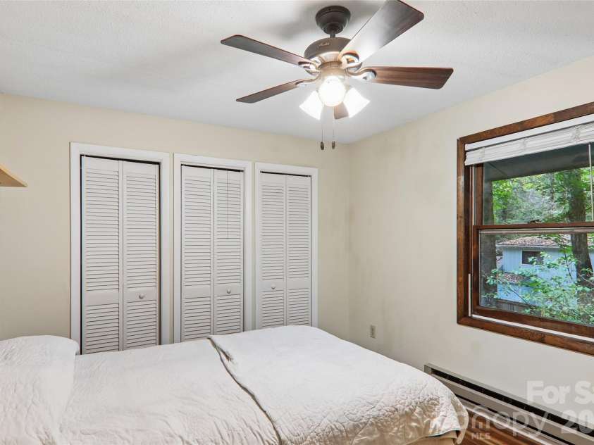 64 Blue Jay Loop, Maggie Valley, NC 28751.  MLS# CAR4423749, YatesRealty ID 52235. 