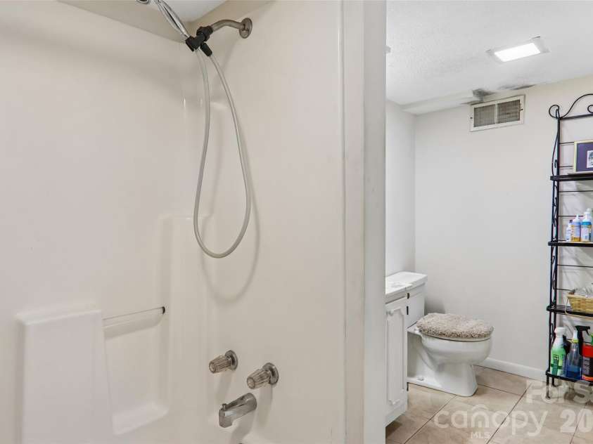 64 Blue Jay Loop, Maggie Valley, NC 28751.  MLS# CAR4423749, YatesRealty ID 52235. 