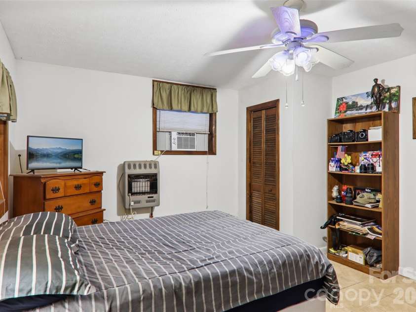 64 Blue Jay Loop, Maggie Valley, NC 28751.  MLS# CAR4423749, YatesRealty ID 52235. 