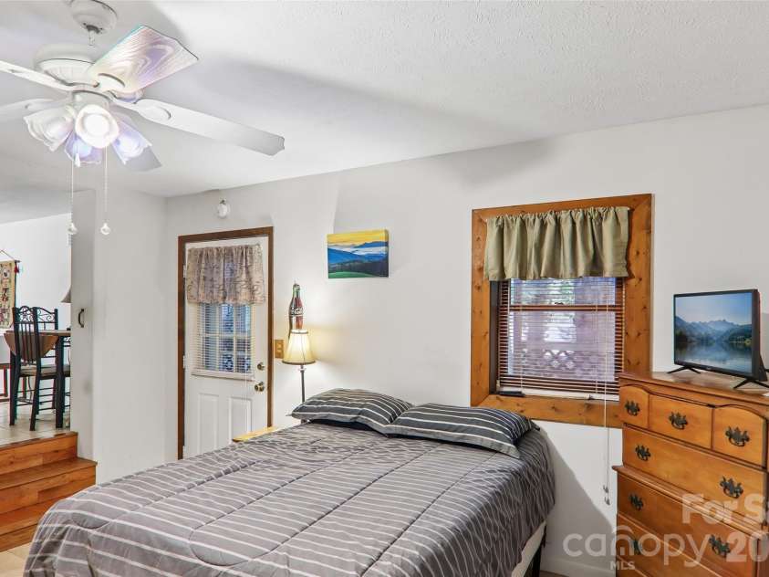 64 Blue Jay Loop, Maggie Valley, NC 28751.  MLS# CAR4423749, YatesRealty ID 52235. 
