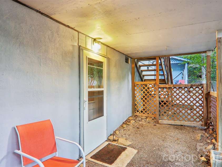 64 Blue Jay Loop, Maggie Valley, NC 28751.  MLS# CAR4423749, YatesRealty ID 52235. 