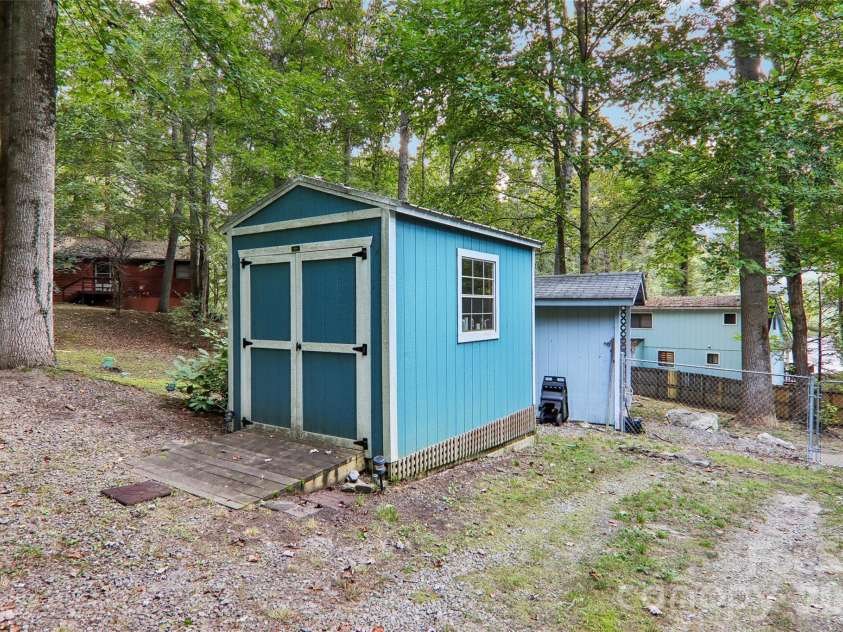 64 Blue Jay Loop, Maggie Valley, NC 28751.  MLS# CAR4423749, YatesRealty ID 52235. 
